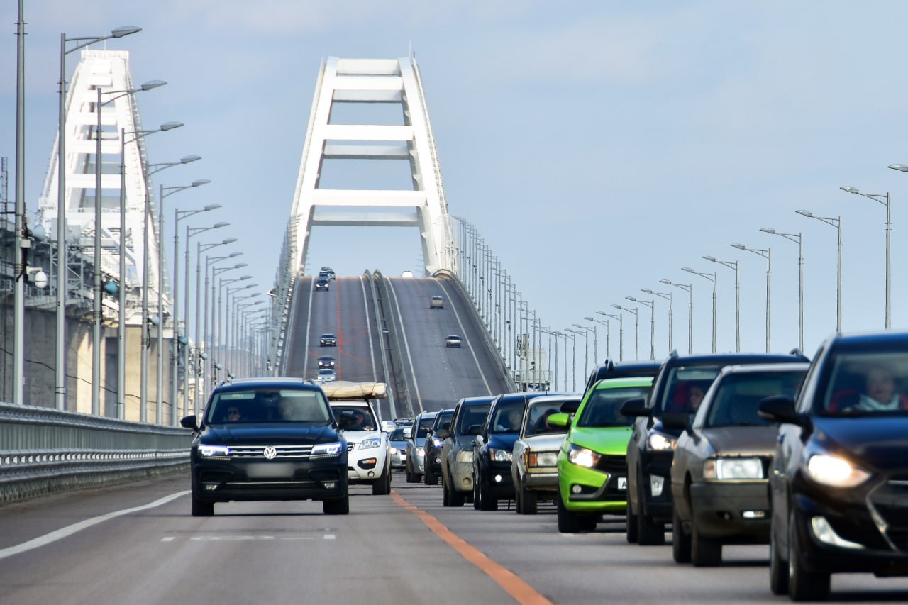 Дополнительную полосу откроют на подъезде к Крымскому мосту со стороны Кубани