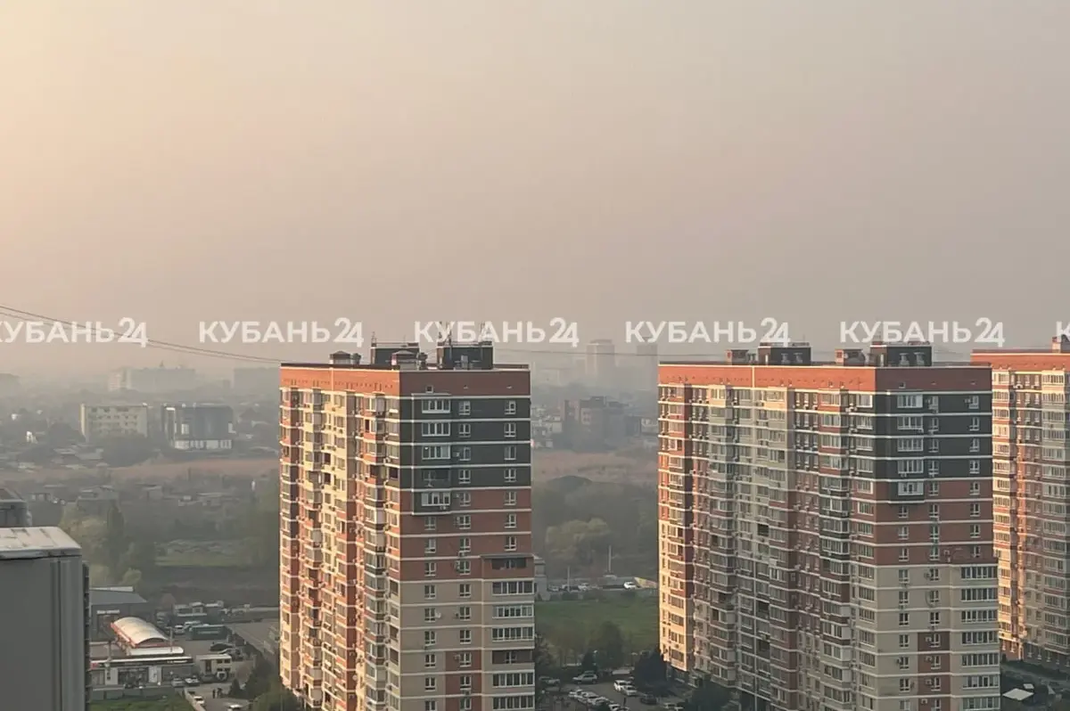 Жители Краснодара пожаловались на смог и запах гари вечером 20 апреля