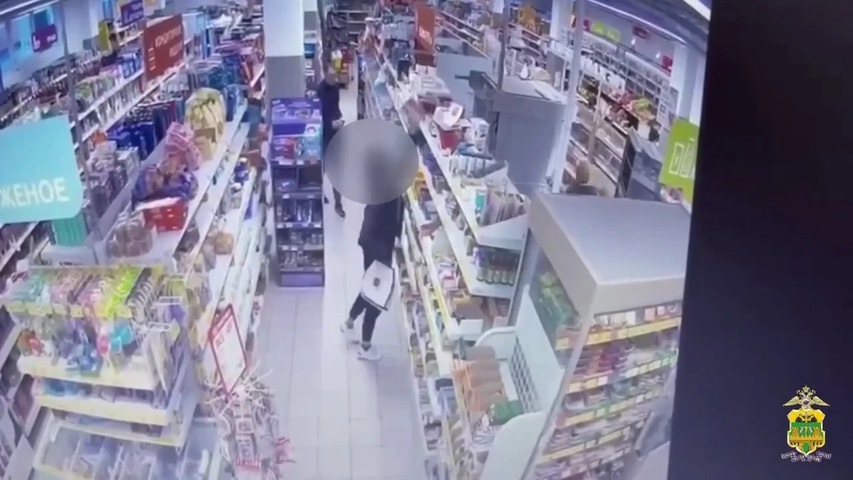 Жительница Сочи вынесла под курткой из магазина кофе и конфеты на 3 тыс. рублей