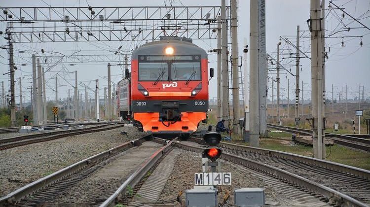 Задержка поездов в Ростовской области: остановка движения, эвакуация из здания, работа саперов