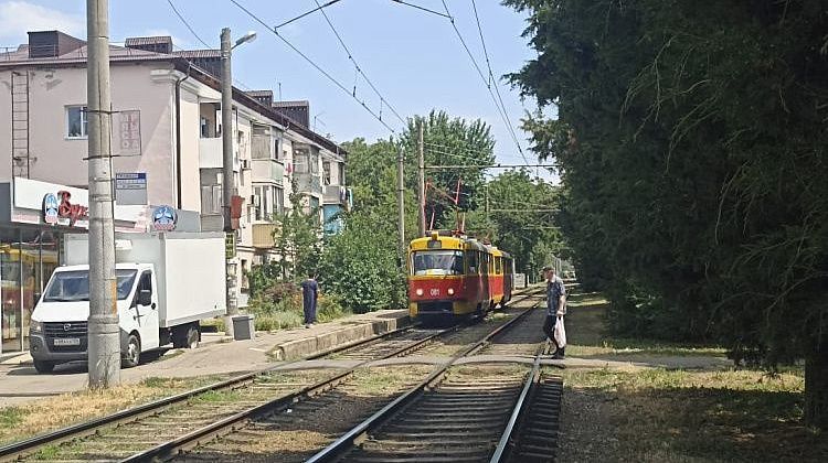 Закипают мозги, лопается терпение! В Краснодаре в жару без перемен: общественный транспорт или сауна