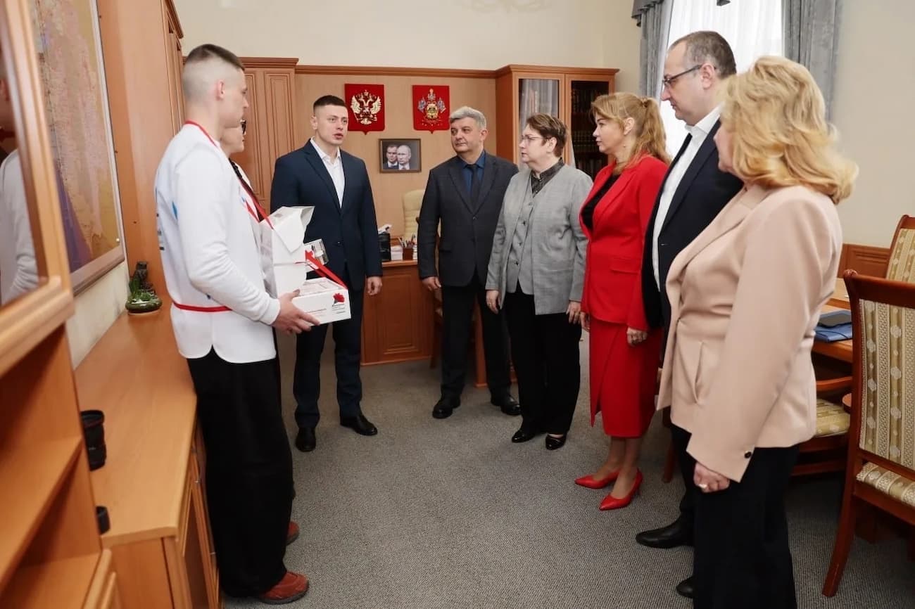 Замглавы Кубани Елена Воробьева приняла участие в акции «Красная гвоздика»