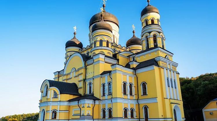 Защита святынь: депутаты хотят запретить «безликие» церкви