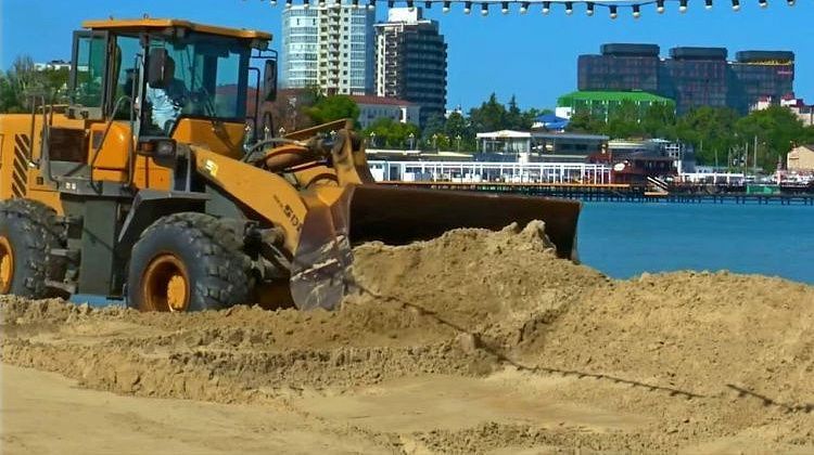 Защитный вал в Анапе осталось убрать на полутора километрах
