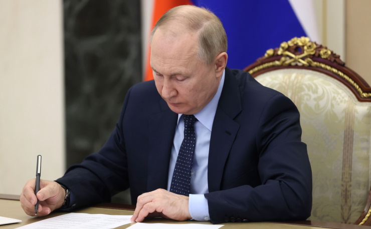 Иноагентам в России полностью запретили заниматься образованием и просвещением