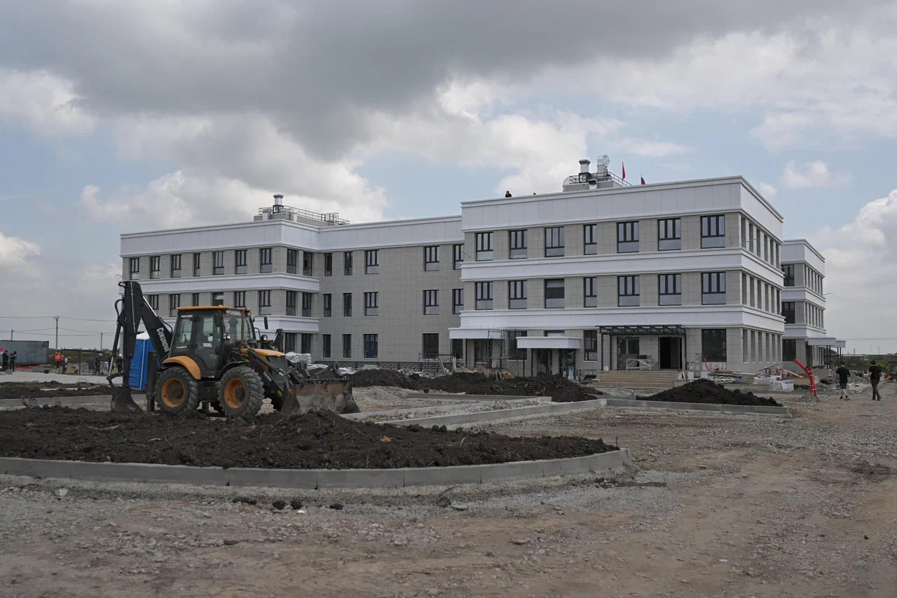 К новой поликлинике в станице Новотитаровской проложат дорогу