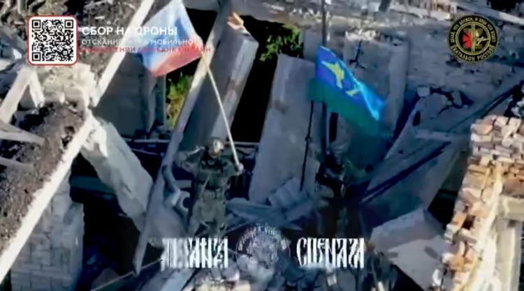 Каменское! Флаги России в самом центре населенного пункта – бои были тяжелейшими