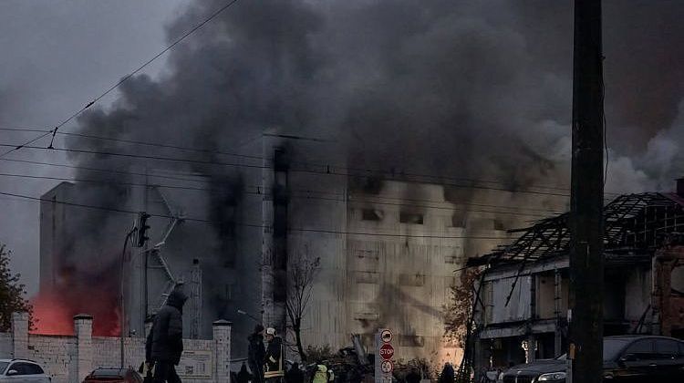 Киев пылает до сих пор! Комбинированный удар пробил систему: оборона ВСУ трещит по швам