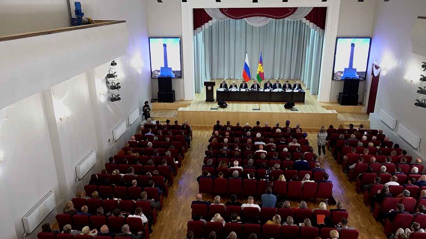 Кондратьев обсудил развитие Курганинского района с местным жителями
