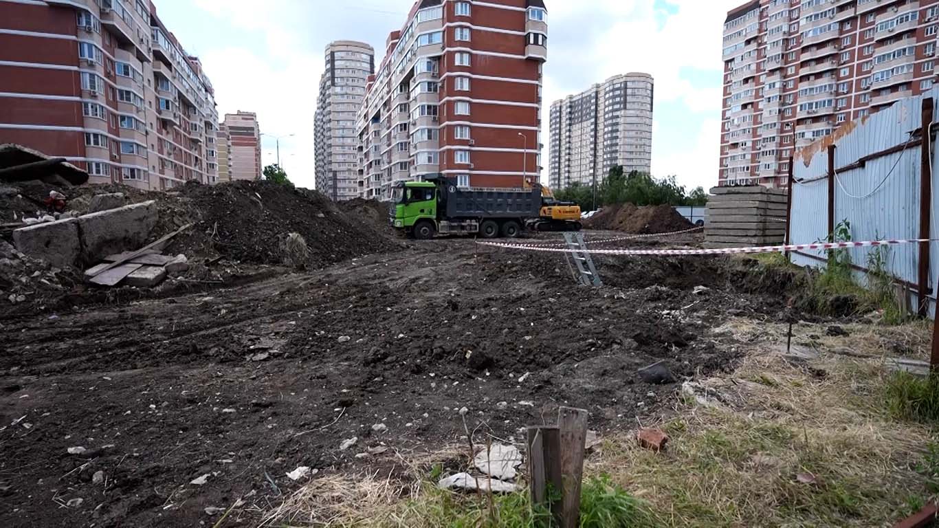 Кондратьев осмотрел площадку под строительство новой поликлиники в Краснодаре