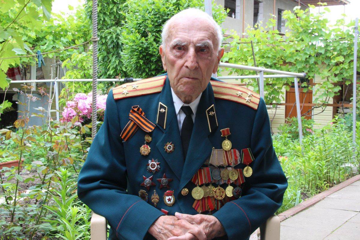 Кондратьев поздравил с вековым юбилеем ветерана Бориса Гришина из Ейского района