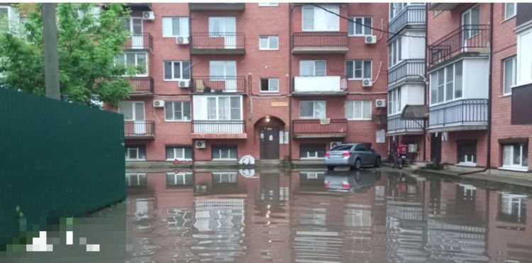 Краснодар заливает! Откачивать воду помогают спасатели: как подать заявку