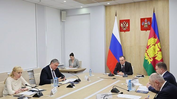 Критика на совещании: Вениамин Кондратьев уволил заместителя за задержки в строительстве