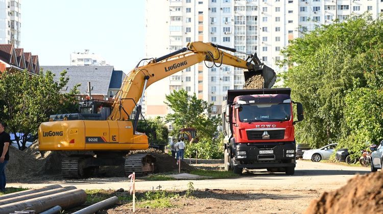 Многострадальный Музыкальный в Краснодаре обещают вытащить из болота: наконец строят ливневку