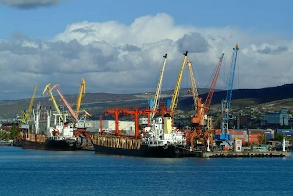 Морпорт Новороссийска выплатит 200 тыс. за нарушения в работе с опасным грузом