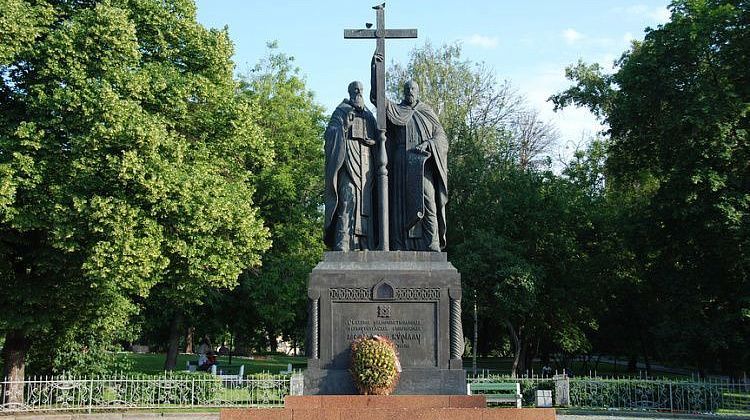 Мост между поколениями: как зародилась славянская письменность
