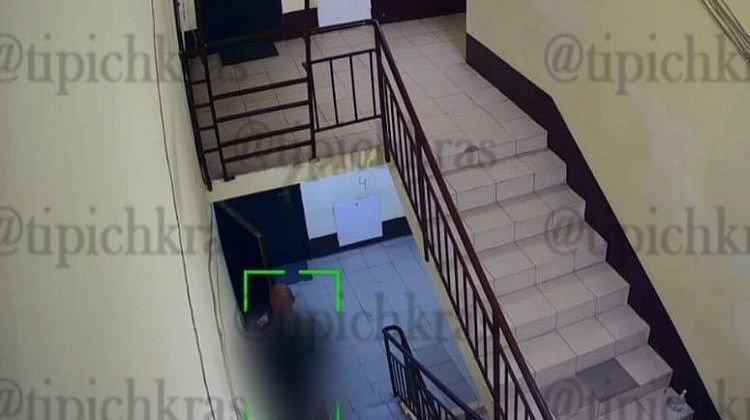 Мужчина без штанов чуть не ввалился в квартиру к женщине в Краснодаре: все попало на видео