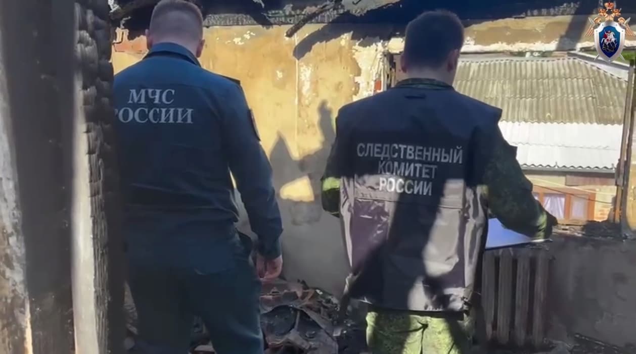 Мужчина погиб на глазах у отца во время пожара в частном доме в Краснодаре