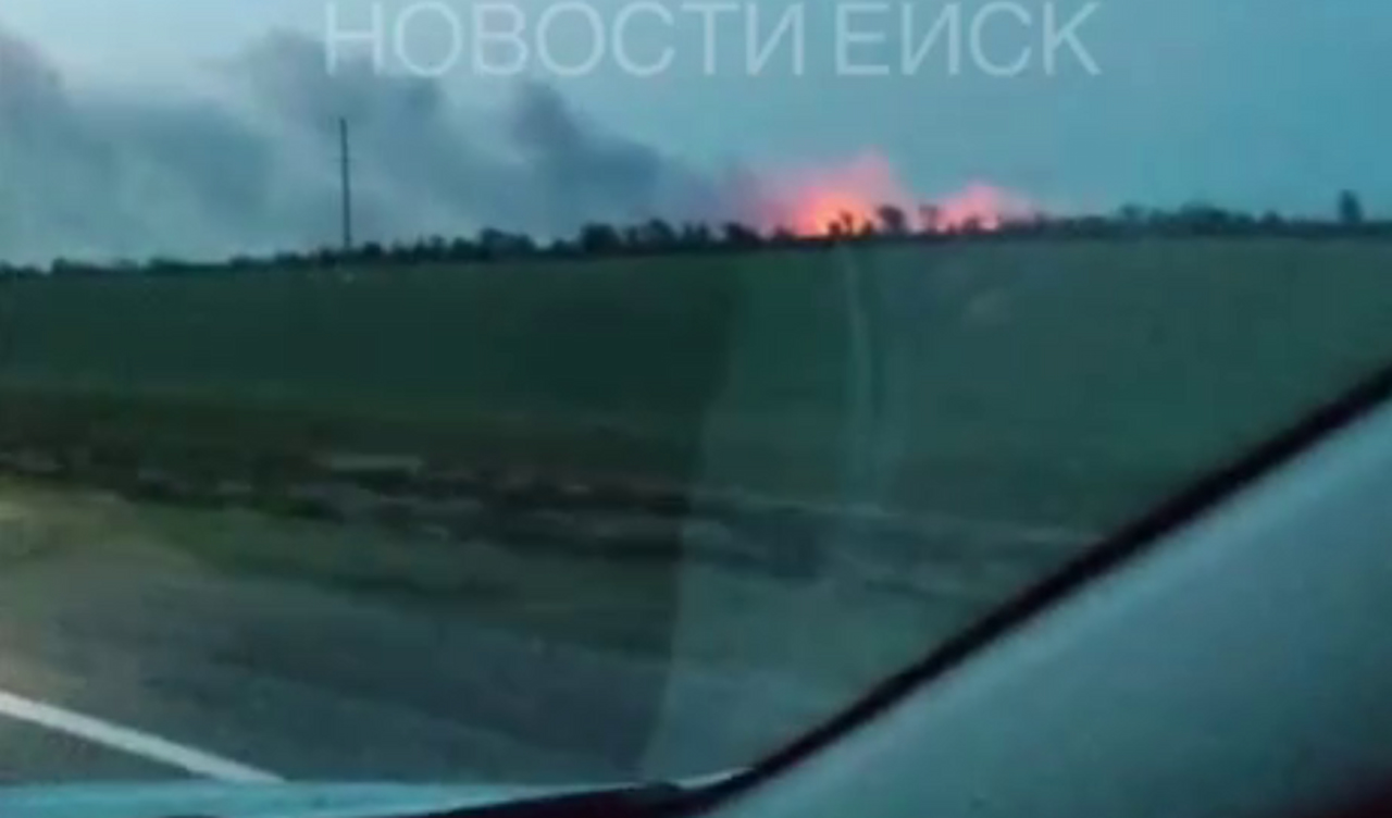 Мусор загорелся на полигоне ТКО под Ейском