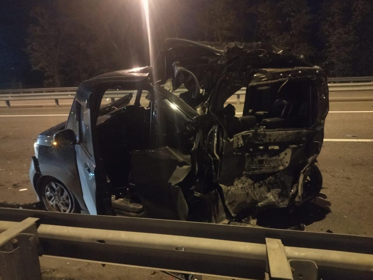 На Кубани большегруз врезался в стоявшую на аварийке легковушку, есть погибший