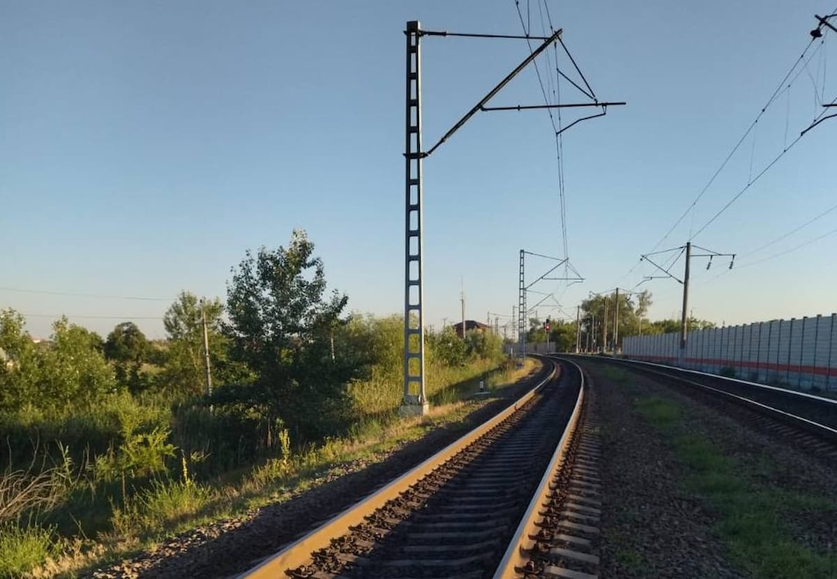На Кубани поймали пятерых школьников, складывавших камни на рельсы