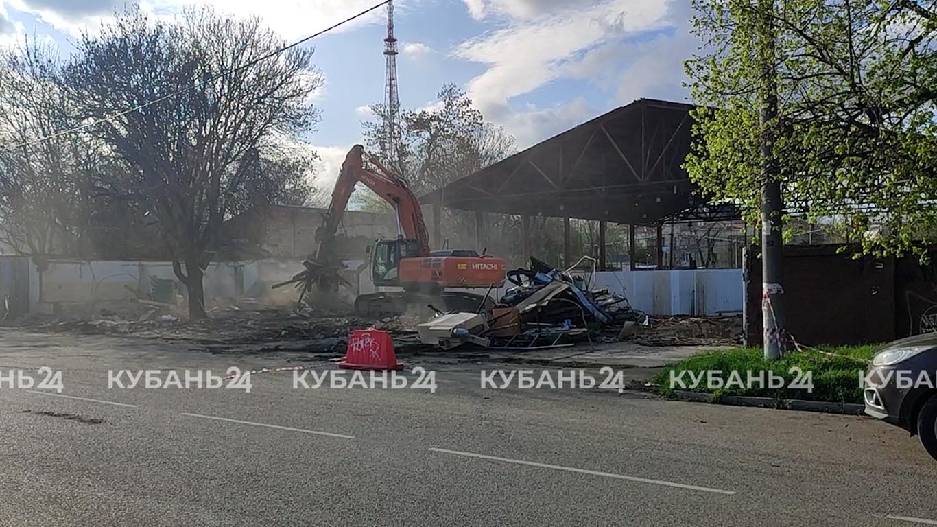 На территории бывшего МЖК в Краснодаре начали сносить здания