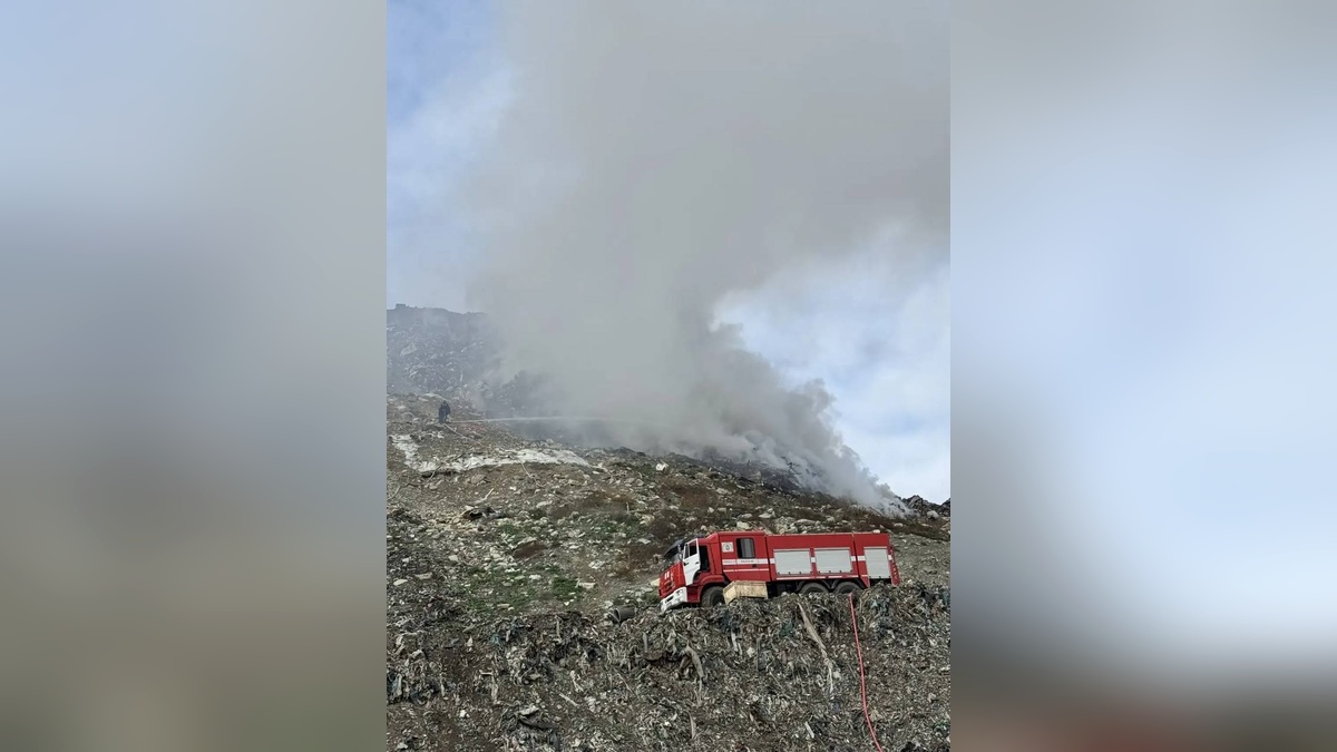 На тлеющем мусорном полигоне в Новороссийске отсыпали 400 кубометров грунта