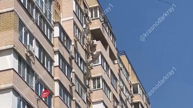Неадекват на 11 этаже краснодарской многоэтажки: соседи просят справедливого наказания