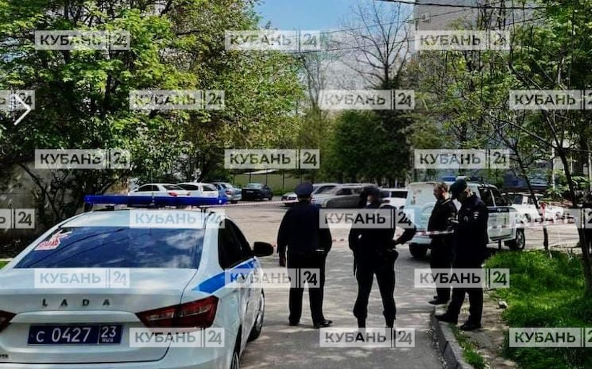 Неизвестные расстреляли местного жителя около многоэтажки в Краснодаре