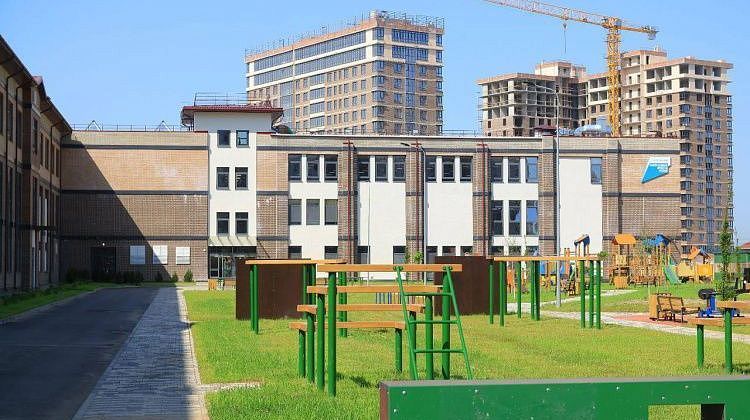 Новая школа — старые проблемы? В Краснодаре решают, как спасти учеников от транспортного коллапса