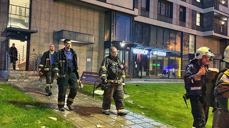 Огненная ночь в Подмосковье: дрон пробил жилой дом, беременная девушка пострадала