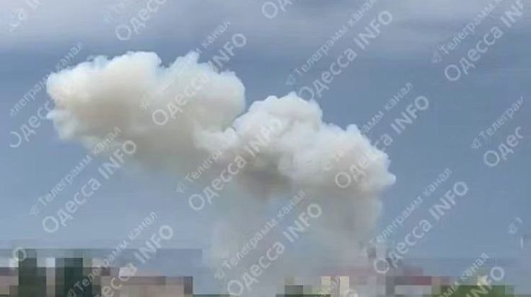 Одесса! «Искандер» разобрался с контейнеровозом в порту: несколько тонн военного груза в аду
