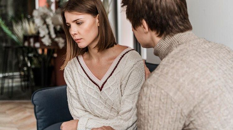 Оковы привычки: почему люди цепляются за отношения, в которых давно несчастливы?