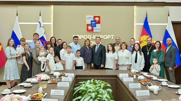 Опора семьи и общества: каких отцов наградили в Сочи?
