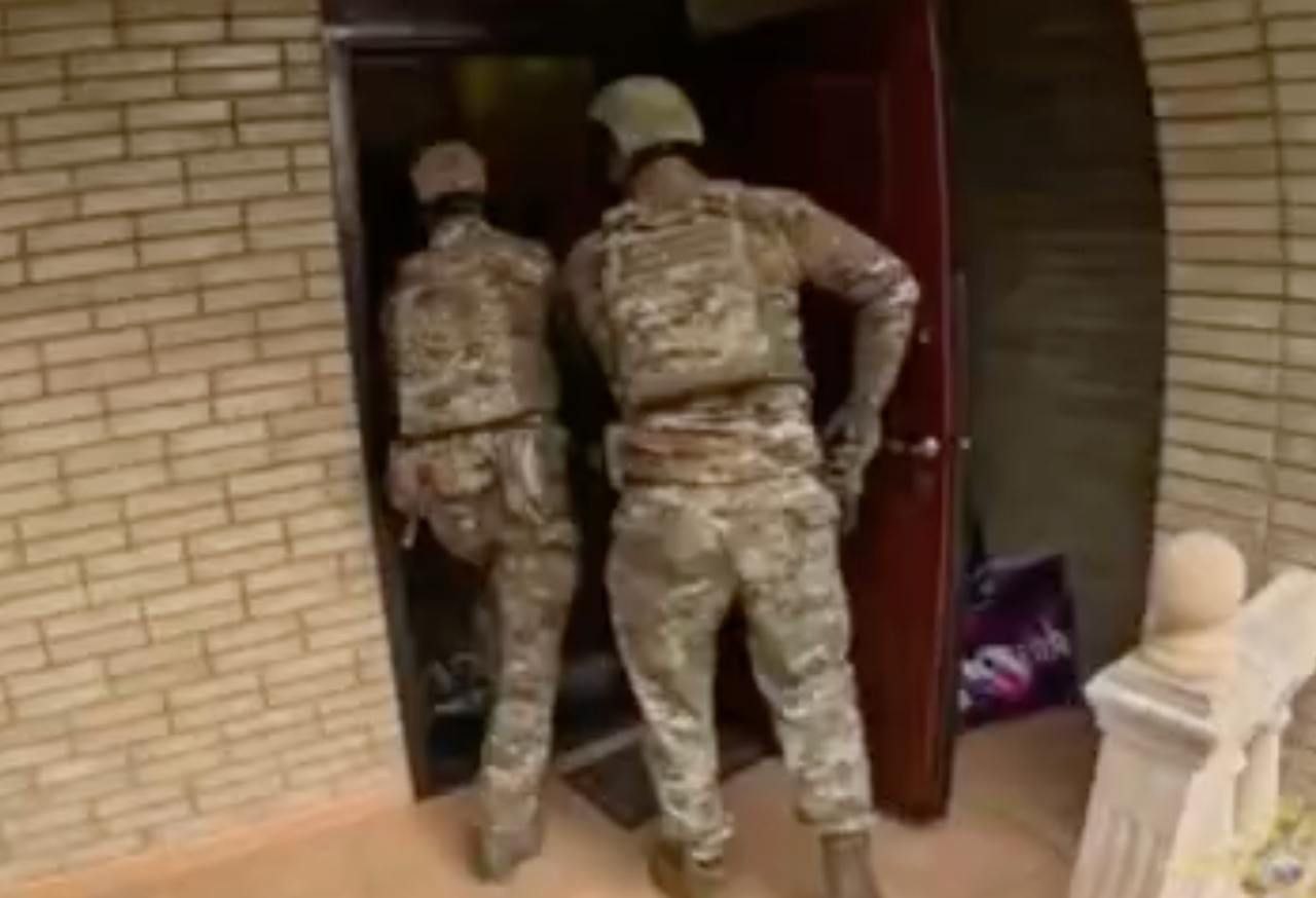Папу с сыном из Сочи задержали за сутенерство в Сириусе