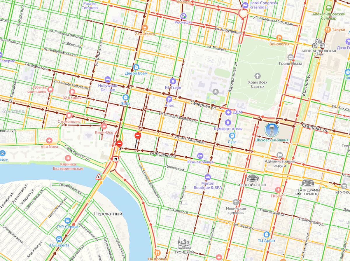 Перед Тургеневским мостом в Краснодаре 16 апреля собрались большие пробки