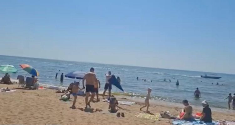 Пляжи Сочи переполнены загорающими: настоящее лето в ноябре