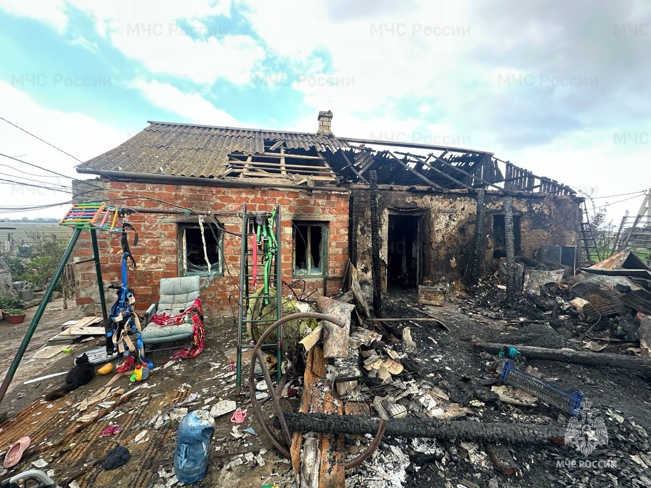 Пожарный извещатель спас многодетную семью в горящем доме на Кубани