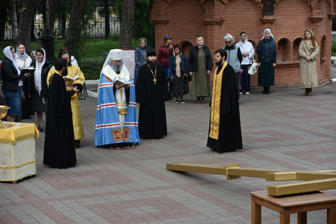 Поклонный крест для отправки на передовую СВО освятили в Краснодаре