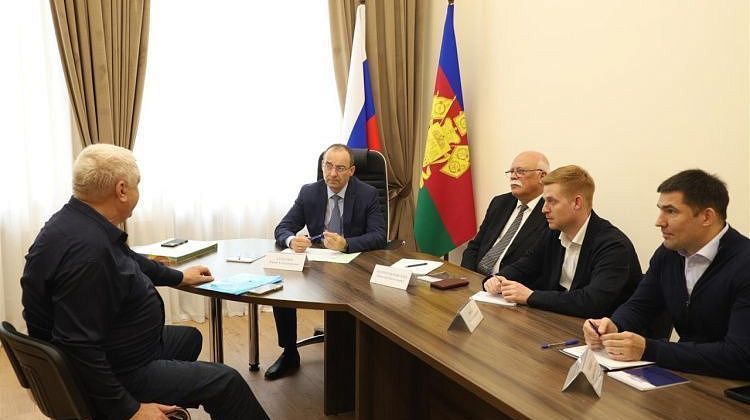 Председатель ЗСК Юрий Бурлачко провел прием граждан
