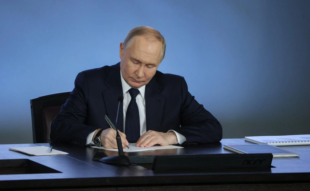 Путин подписал закон о наказании за отрицание геноцида советского народа