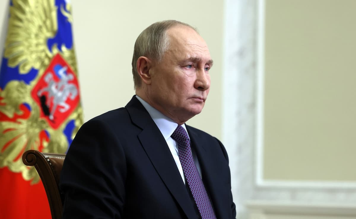 Путин сообщил Трампу, что готов объявить перемирие ко Дню Победы