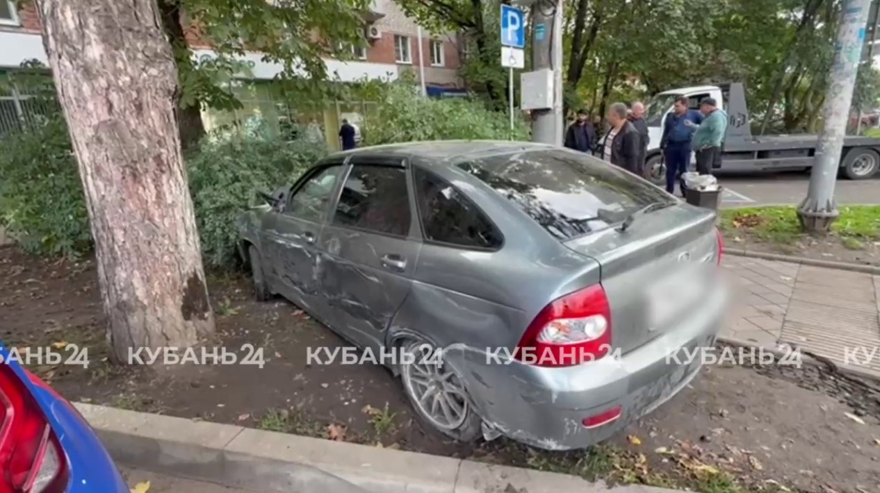 Пьяный водитель на «Приоре» въехал в банк в Краснодаре