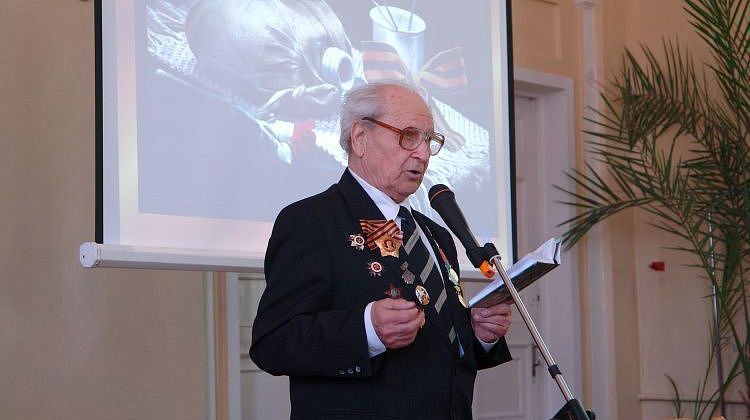 Сегодня - 105 лет со дня рождения известного поэта-фронтовика Кронида Обойщикова