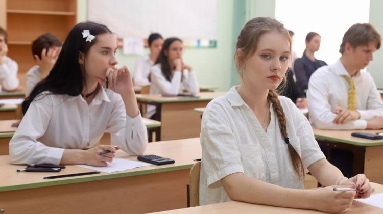 Сегодня начался основной период ЕГЭ: минимальные баллы по истории, литературе и химии