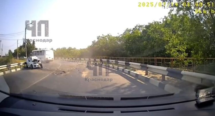 Смертельное ДТП на Кубни! Легковушка влетела в пассажирский автобус