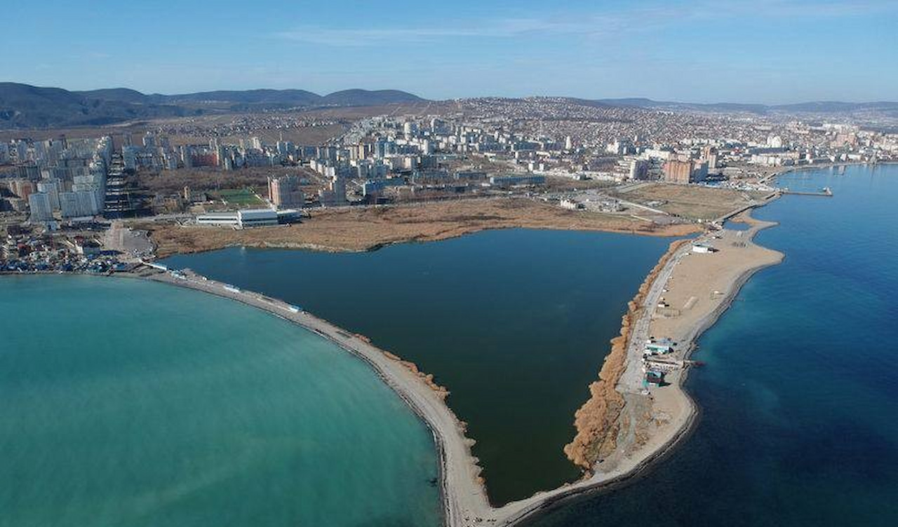 Спортклуб устроил незаконное пенное шоу на Суджукской лагуне в Новороссийске