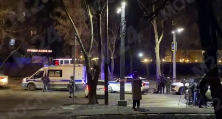 Срочно! Мощный взрыв в Москве: человек в капюшоне бросил СВУ в машину ДТП - подробности