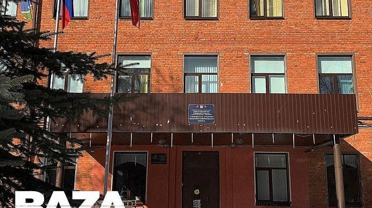 Срочно! Ученик ворвался в школу с ножем: один ребенок погиб – один в заложниках