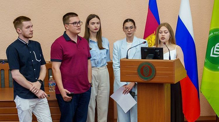 Стипендии тают на проезде: в Госдуме требуют отменить плату за проезд студентов